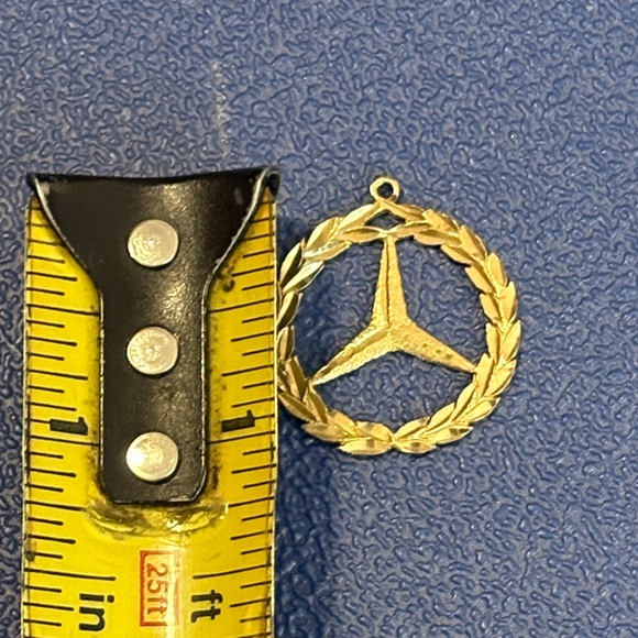 Mercedes-Benz 80’s vintage 14k yellow gold wreath Pendant - Picture 8 of 10
